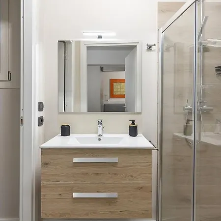 2 Min Zum Maggiore, Modernes&zentrales Apartment